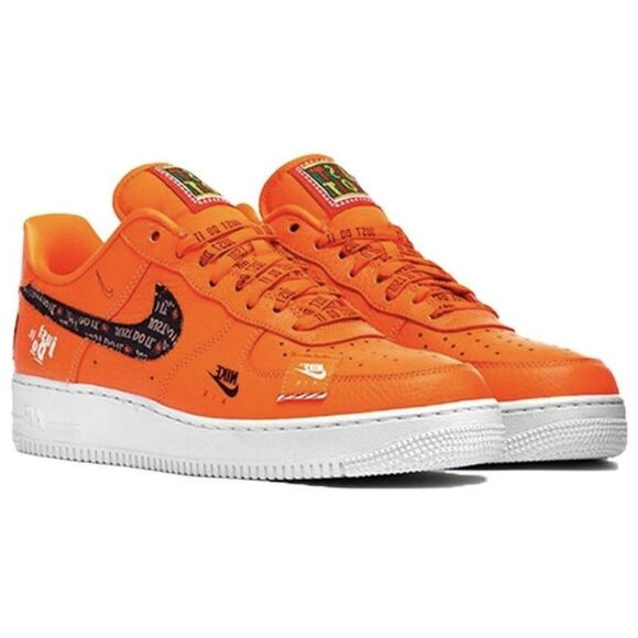 NIKE \